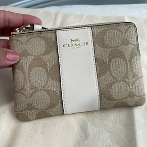 ***SOLD*** White stripe Wristlet. Signature canvas